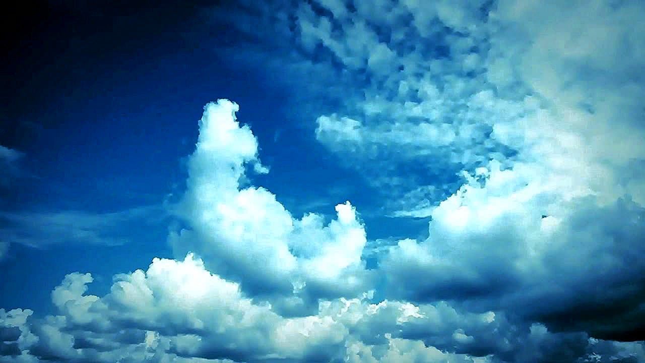 Screensaver: Blue Sky with Relaxing Music